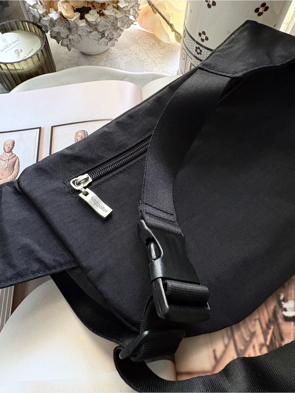 Baggallini Black Waist Bag - Picture 3 of 8